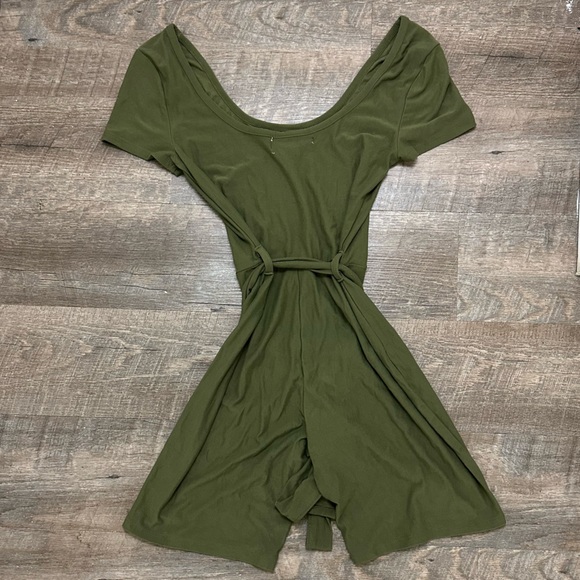 Women’s Light Olive Army Green Short Sleeve Tie Front Belted Romper- Size Medium - Picture 6 of 7